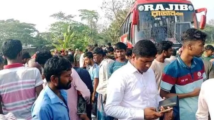 বরগুনার বাসচাপায় ঘটনাস্থলেই তিন ভাই নিহত