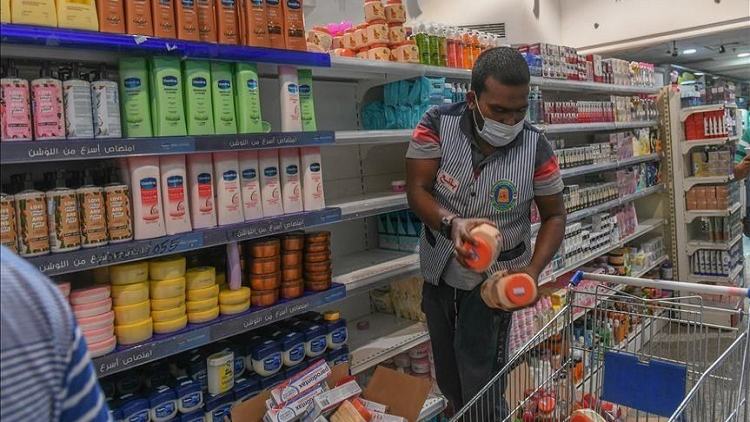 France urges Arab countries not to boycott French products