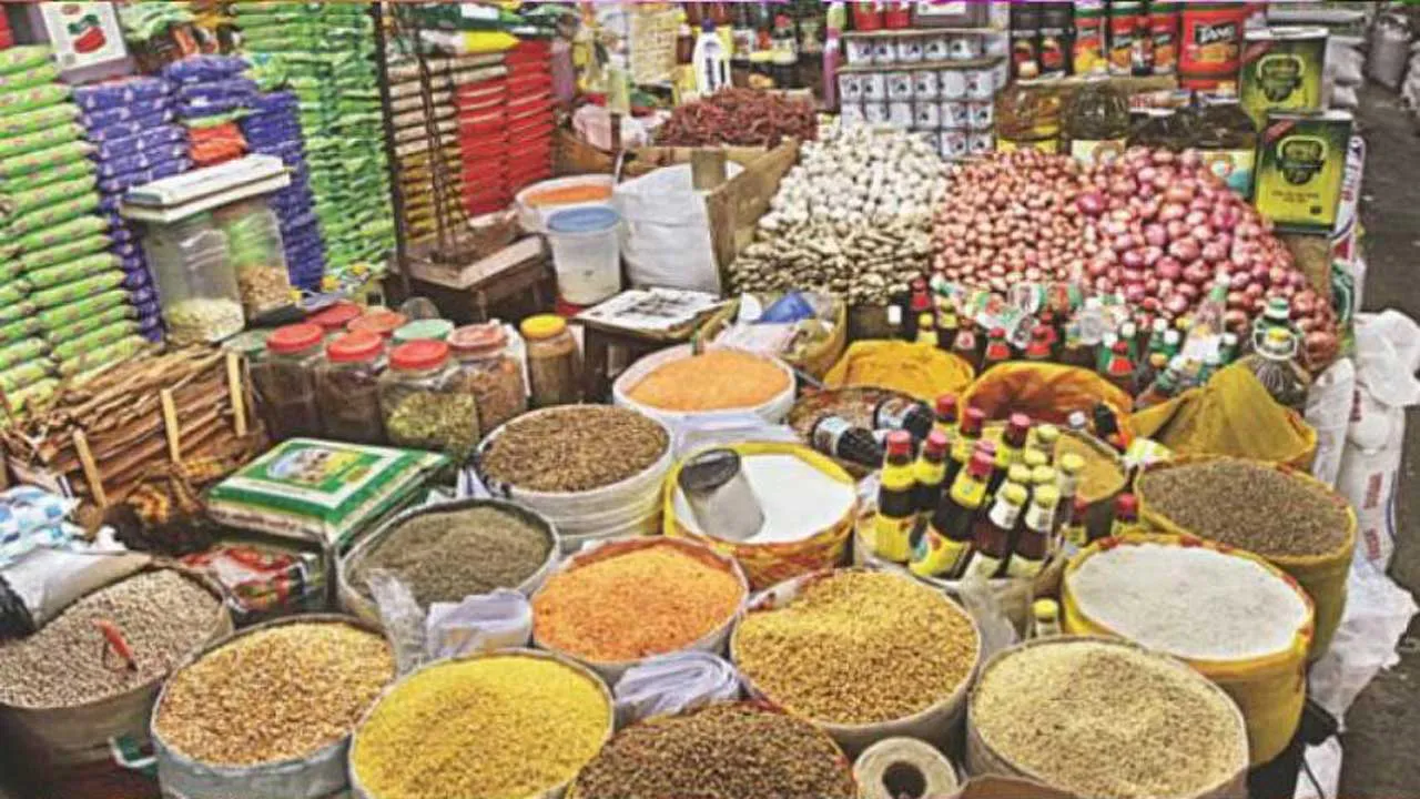 ভোজ্যতেল ও ডালের দাম বেড়েছে, ভোক্তাদের ক্ষোভ