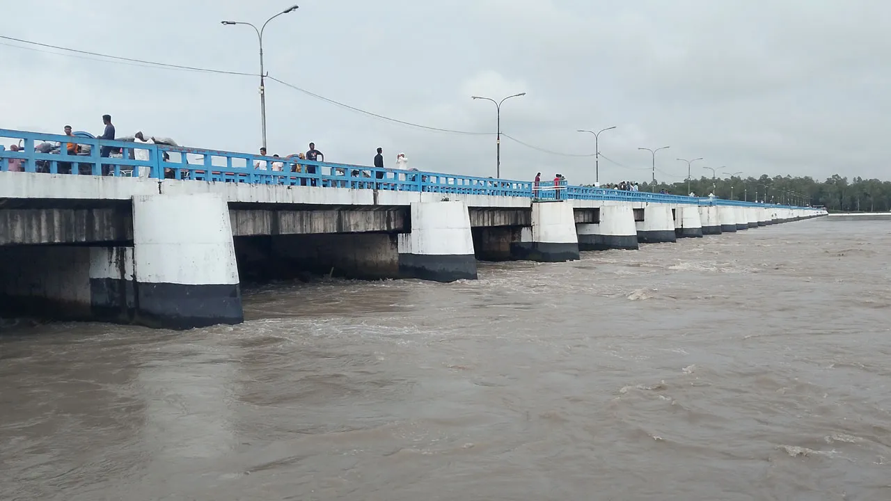 বিপৎসীমা ছুঁই ছুঁই তিস্তার পানি, আতঙ্কে নদীপাড়ের মানুষ