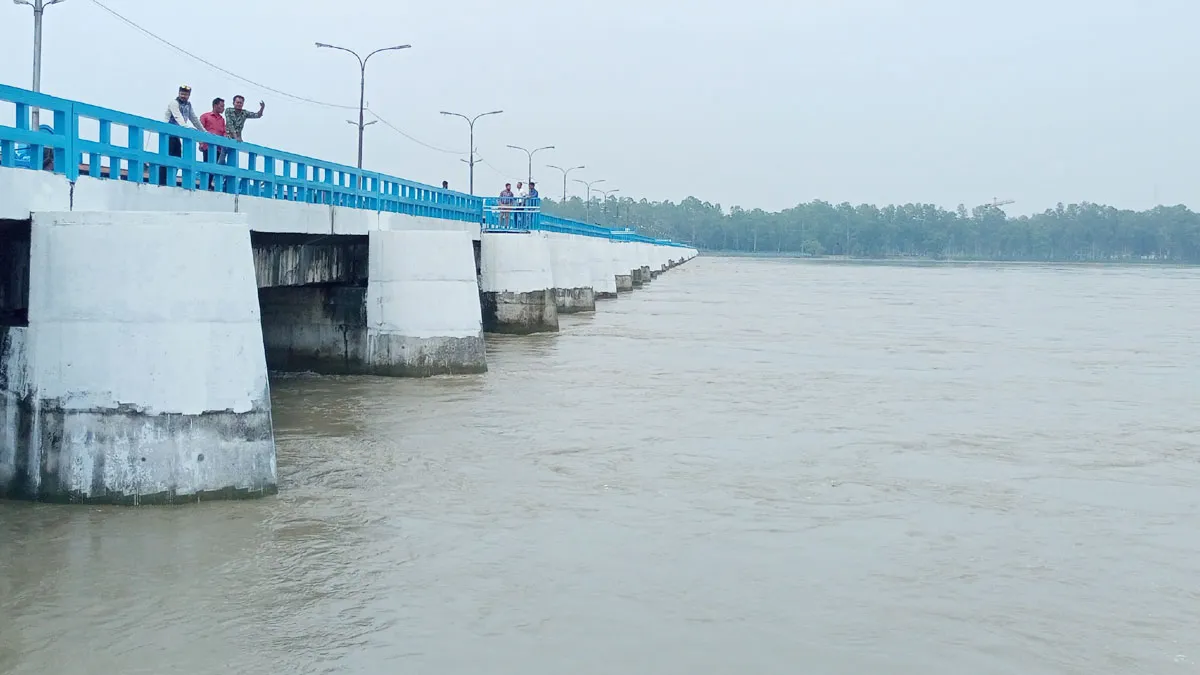 তিস্তার পানি বিপৎসীমার ২৫ সেন্টিমিটার ওপরে, আতঙ্কিত দু’পাড়ের মানুষ