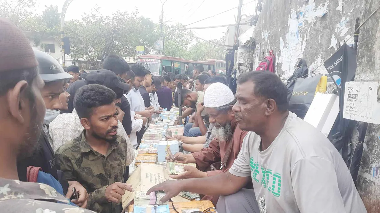 নতুন টাকা কিনতে হাজারে গুনতে হচ্ছে বাড়তি ৪০০ টাকা!