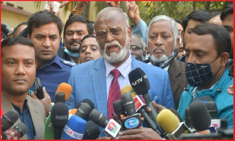 এজেন্ট বের করে দেয়ার অভিযোগ জানালেন তৈমুর