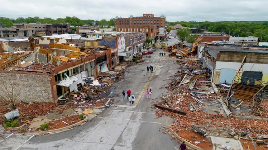 Dozens of tornadoes plow central US, at least 5 killed