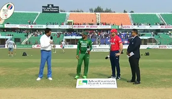 টস জিতে বোলিংয়ে বাংলাদেশ