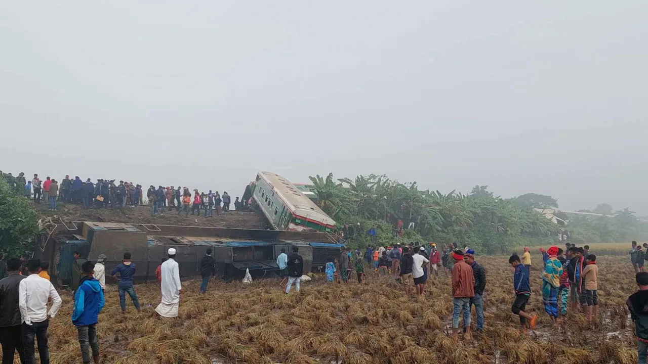 গাজীপুরে ট্রেন দুর্ঘটনায় নিহত ১, আহত ১২