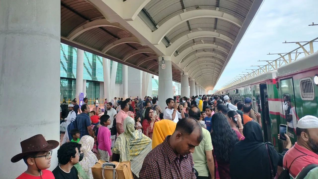 প্রথম মাসে কক্সবাজার এক্সপ্রেসের আয় ১ কোটি ৩৮ লাখ টাকা