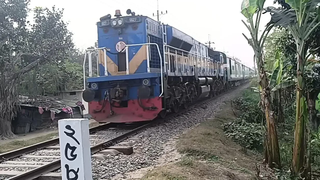 ভাঙা লাইন মেরামত, ১ ঘণ্টা পর রাজশাহীর রেল যোগাযোগ স্বাভাবিক