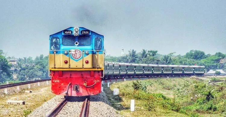 আজ থেকে স্বল্প দূরত্বের ট্রেন চলবে