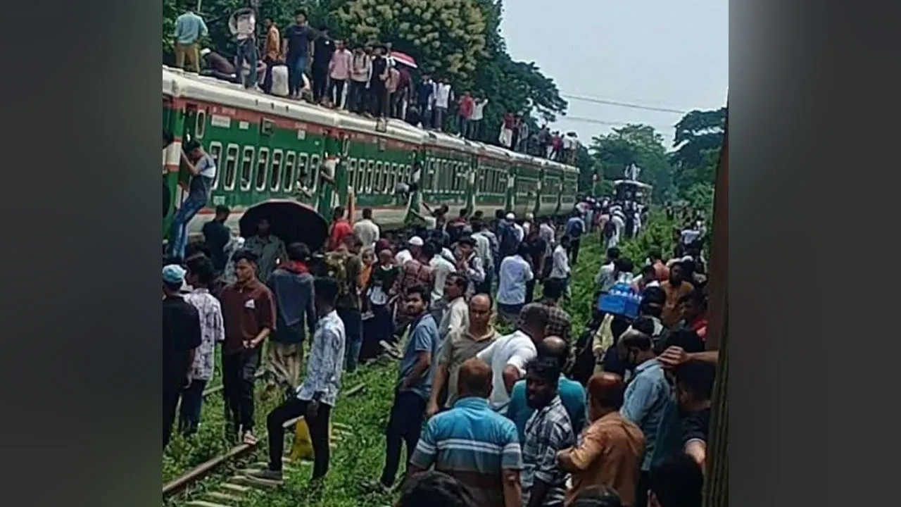 আশুগঞ্জে কালনী এক্সপ্রেস ট্রেনের তিন বগি বিচ্ছিন্ন