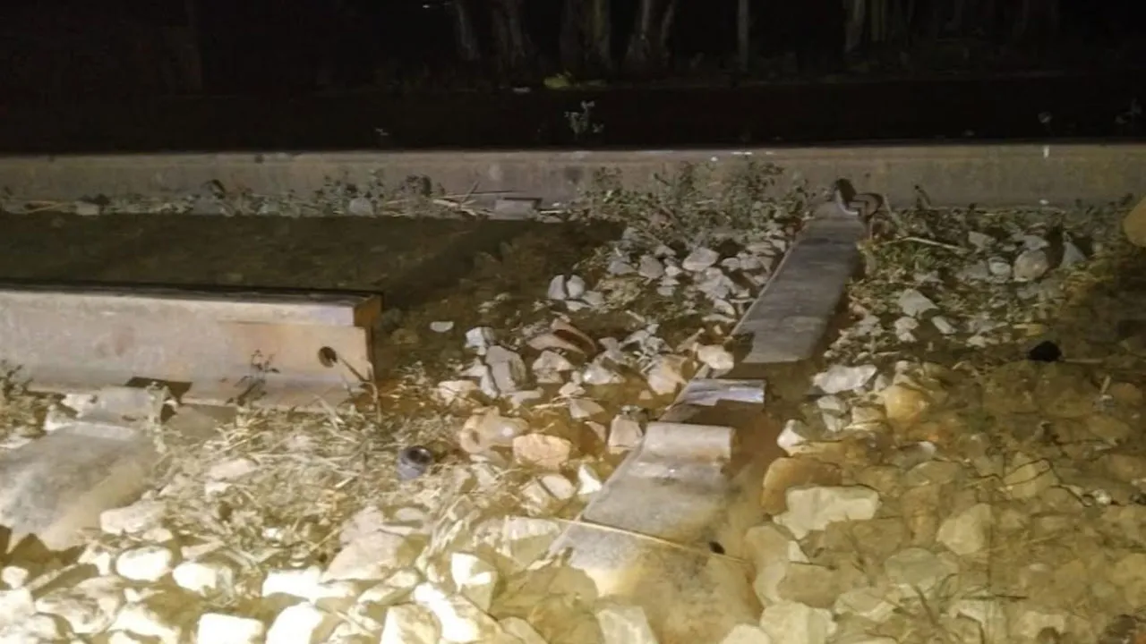 ঢাকা-ময়মনসিংহ রেল চলাচল বন্ধ