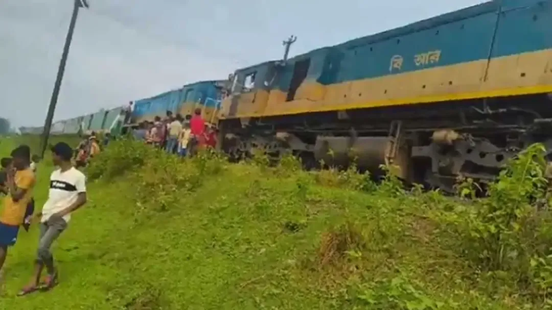 সোয়া ৩ ঘণ্টা পর সিলেটের সঙ্গে ট্রেন চলাচল স্বাভাবিক