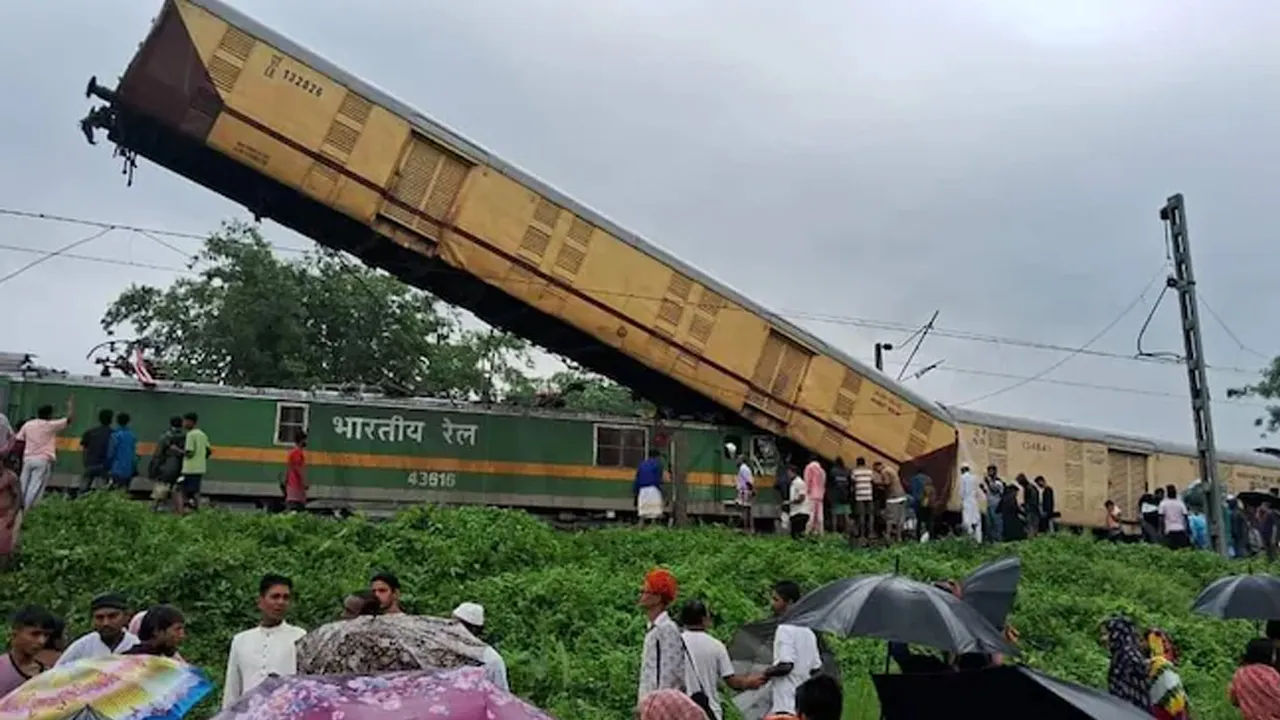 ভারতে ট্রেন দুর্ঘটনায় পাঁচজনের মৃত্যু, আহত ২৫