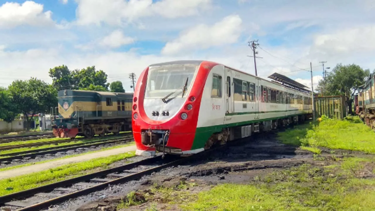 ডেমু ট্রেন ক্রয়ে ক্ষতি ৬০০ কোটি টাকা, আসামি রেলওয়ের সাবেক ডিজিসহ ৭