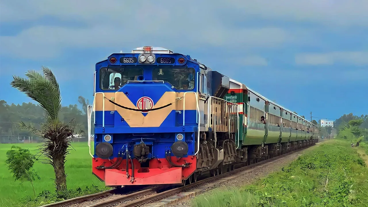 ২৪ ঘণ্টার মধ্যে বেতন না দিলে ট্রেন বন্ধের ঘোষণা