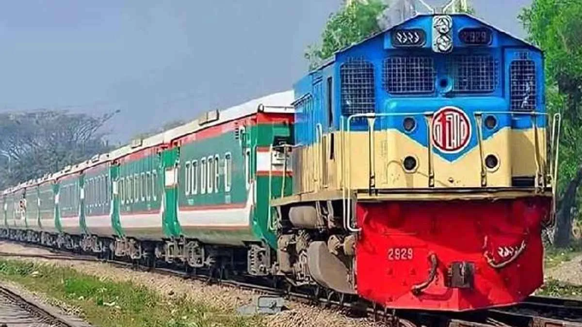 চার সপ্তাহ পর আন্তঃনগর ট্রেন চলাচল শুরু