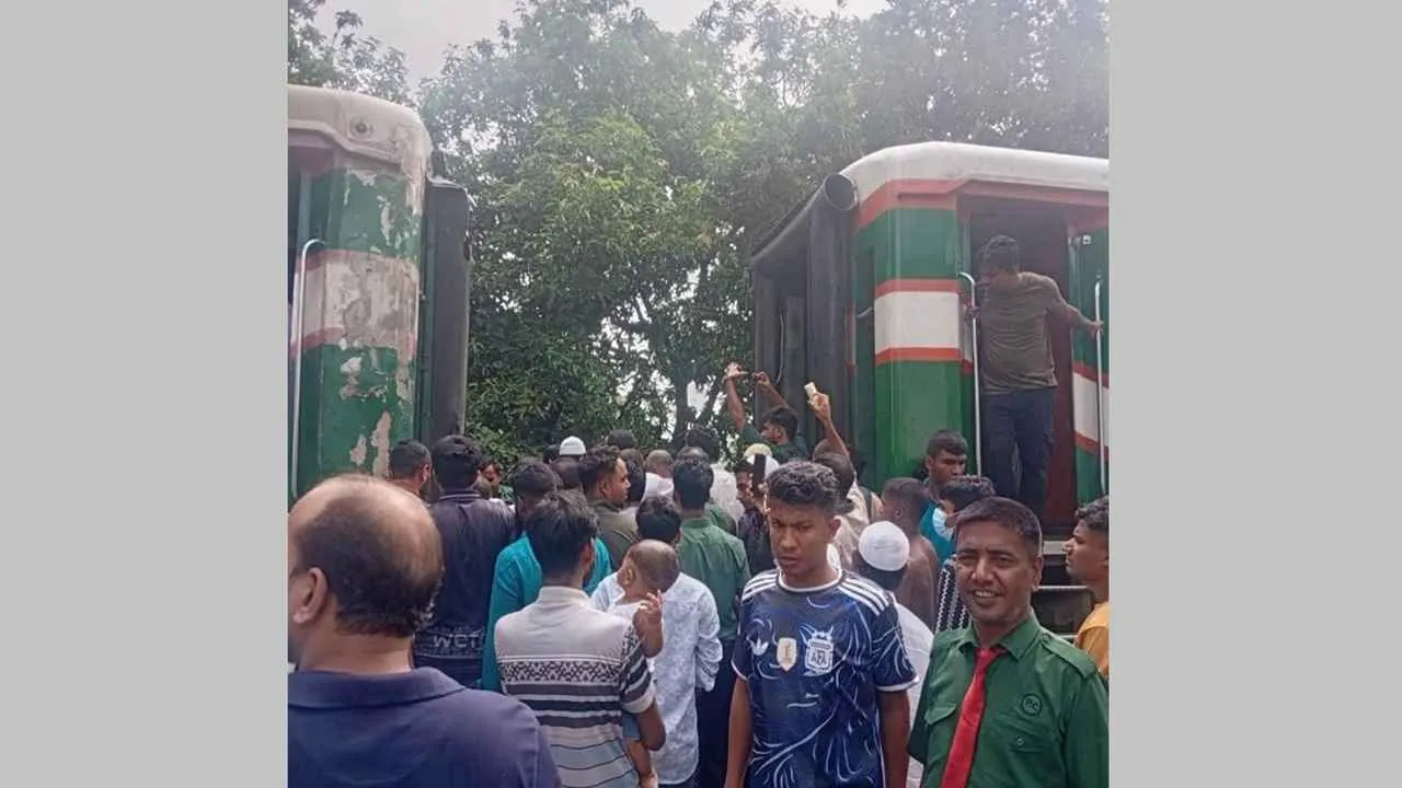 চলন্ত তিস্তা এক্সপ্রেস ট্রেনের হুক ভেঙে দুই বগি বিচ্ছিন্ন