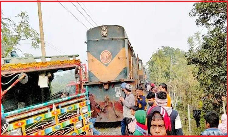চাঁপাইনবাবগঞ্জে ট্রেনে কাটা পড়ে নিহত ৩
