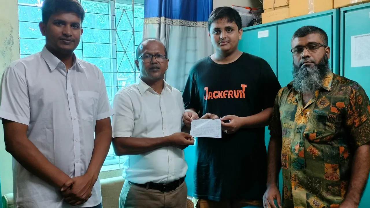 অনুশোচনায় কোষাগারে টাকা জমা দিলেন শিক্ষার্থী