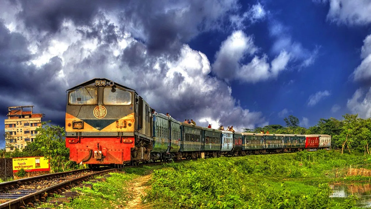 বিকেল থেকে চলবে চবির শাটল ট্রেন