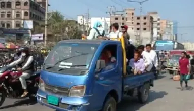 ধর্মঘটে চরম দুর্ভোগে পোশাক শ্রমিকেরা