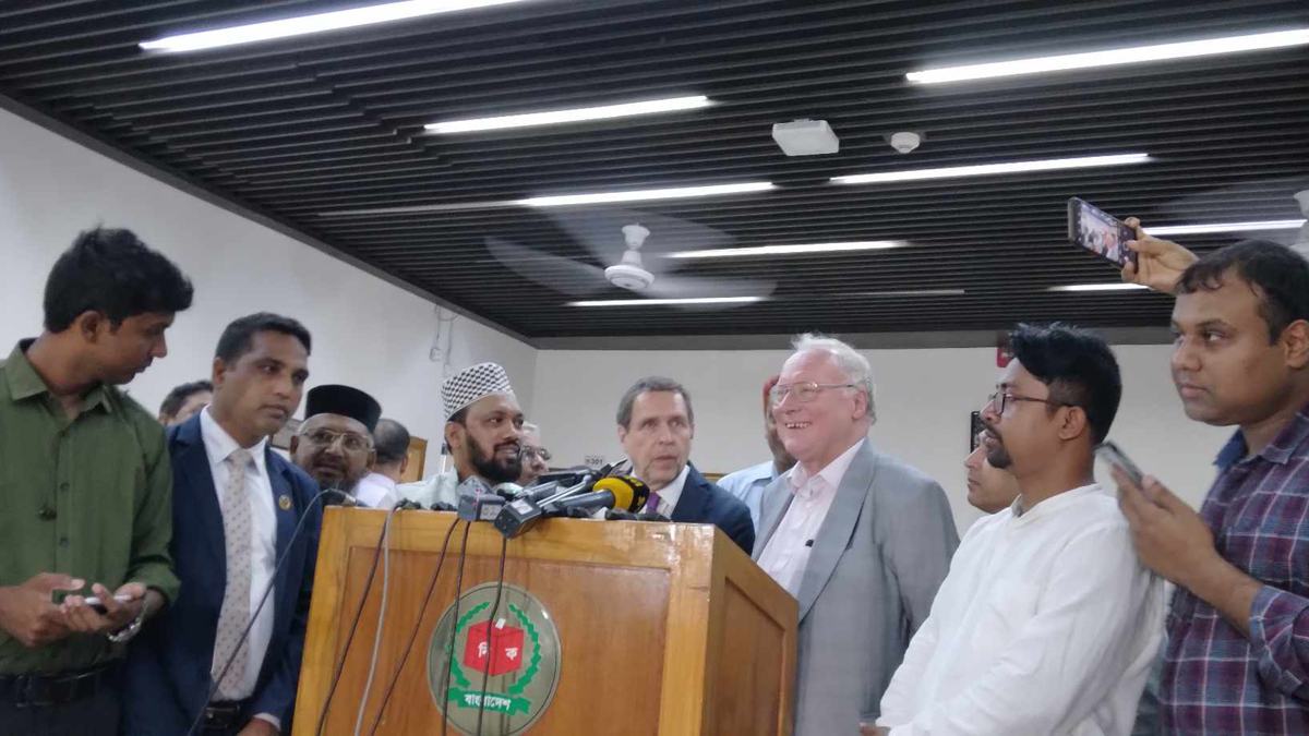 বর্তমান সরকারের অধীনে কমিশন সুষ্ঠু নির্বাচন করতে পারবে