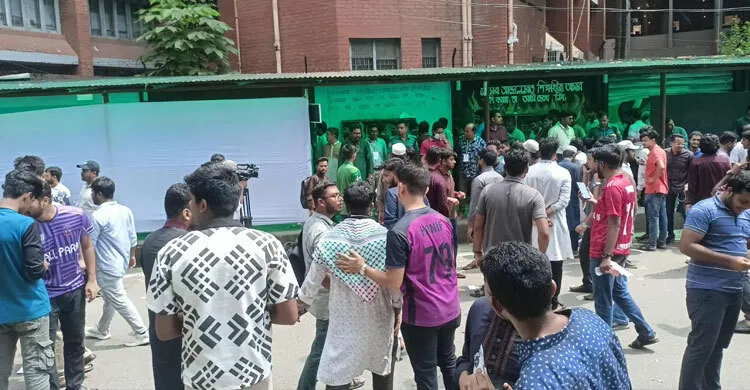 দুপুর সাড়ে ১২টা পর্যন্ত উদয়ন কলেজ কেন্দ্রে ভোট পড়েছে ৫৬ শতাংশ