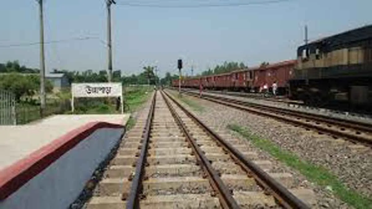 ঢাকার সঙ্গে উত্তরাঞ্চলের ১৬ জেলার রেল যোগাযোগ বন্ধ
