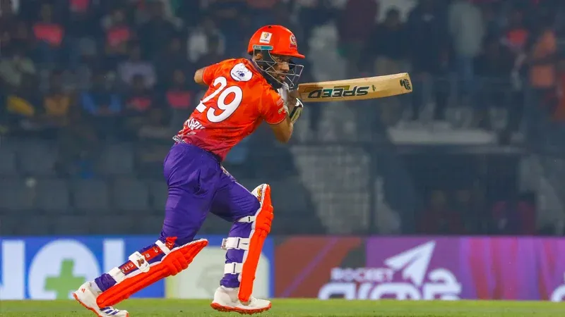 রাজশাহীর বিপক্ষে টস জিতে ফিল্ডংয়ে খুলনা, দুই একাদশেই পরিবর্তন