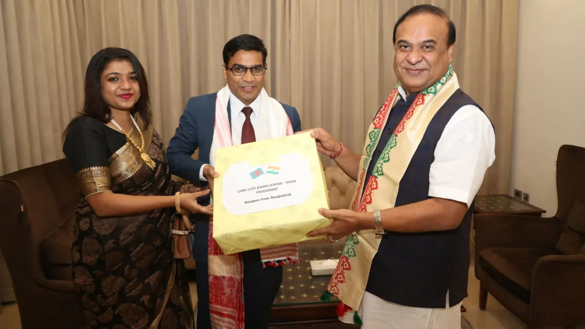 উপহারের ৩০০ কেজি আম পেয়ে আসামের মুখ্যমন্ত্রীর কৃতজ্ঞতা