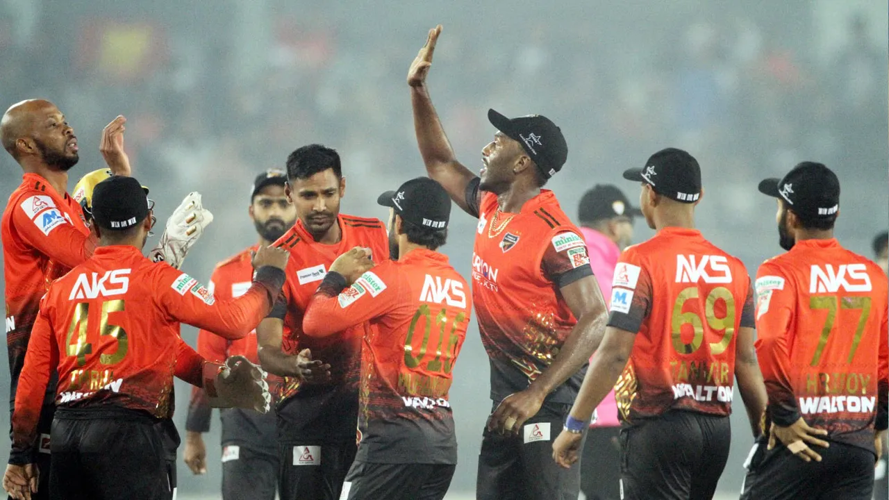 বিরতির পর আজ থেকে আবারও মাঠে ফিরছে বিপিএল