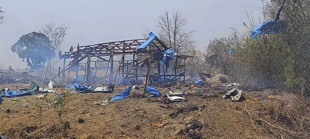 মিয়ানমারে সেনাবাহিনীর বিমান হামলা, নিহত বেড়ে ১০০