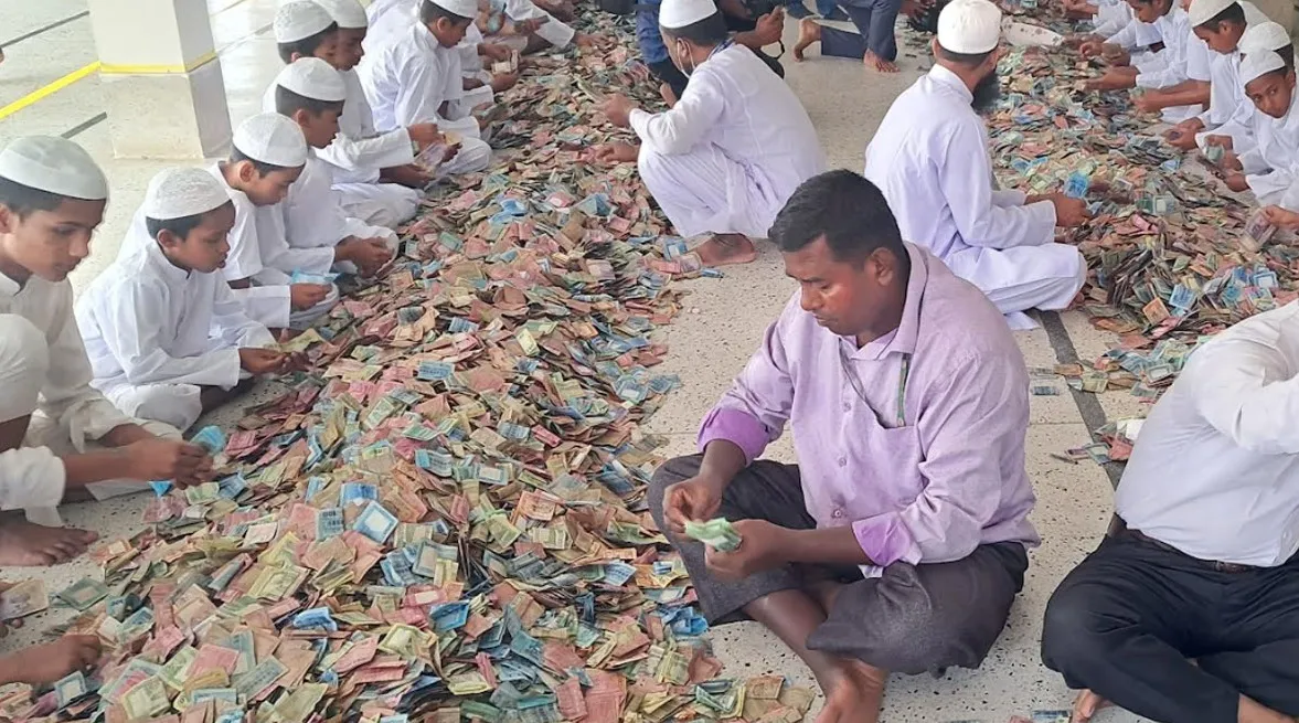 পাগলা মসজিদের দানবাক্সে মিলল ১৯ বস্তা টাকা, চলছে গণনা