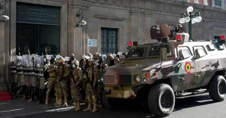 বলিভিয়ায় অভ্যুত্থানচেষ্টা, সেনাপ্রধান আটক