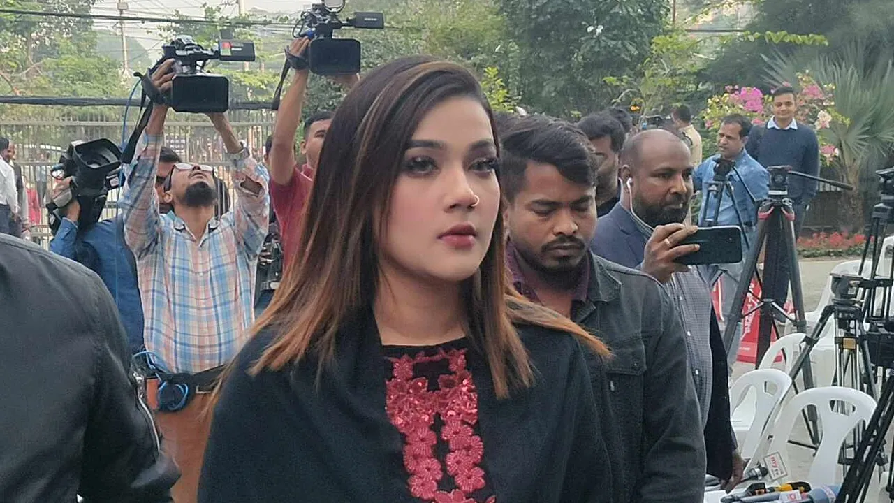 চিত্রনায়িকা মাহিয়া মাহির মনোনয়ন বৈধ ঘোষণা