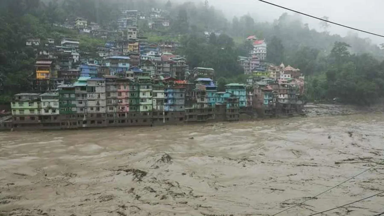 খুলে দেওয়া হয়েছে তিস্তার বাঁধ, ৫ জেলায় বন্যার শঙ্কা