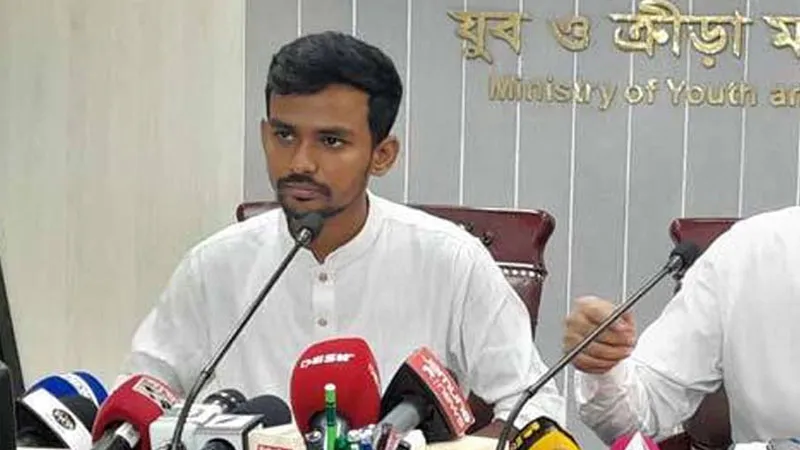 ‘চট করে ঢুকে পড়া’ নিয়ে উপদেষ্টা আসিফের স্ট্যাটাস