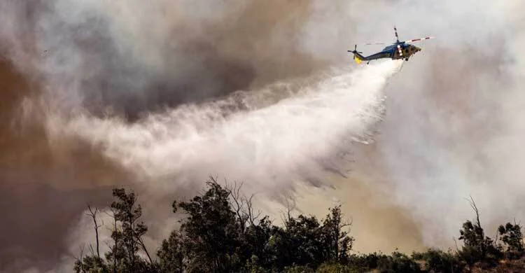 us-california-wildfire-helicopter-november-7-2024-20241108170330