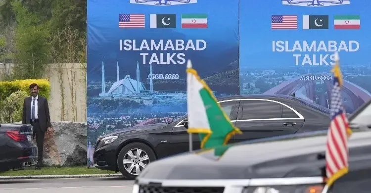 ১৫ ঘণ্টায়ও সমঝোতা হয়নি, দ্বিতীয় দিনে গড়ালো যুক্তরাষ্ট্র-ইরান বৈঠক