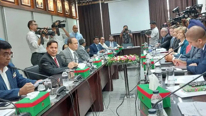 US pre-election team in meeting with CEC