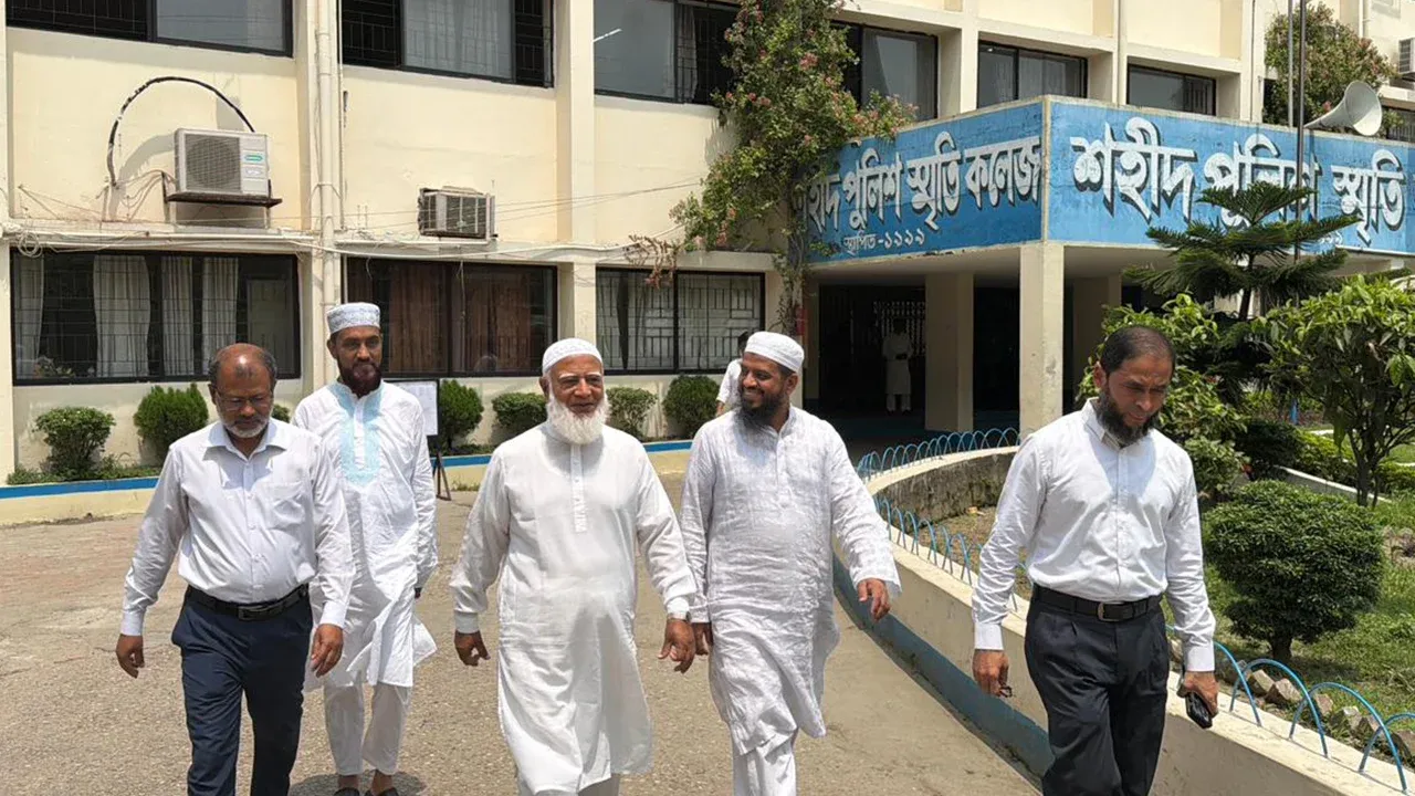 মিরপুরে এসএসসি পরীক্ষাকেন্দ্র পরিদর্শনে বিরোধীদলীয় নেতা