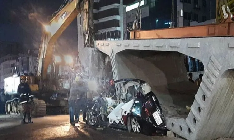 5 killed as BRT girder falls on car