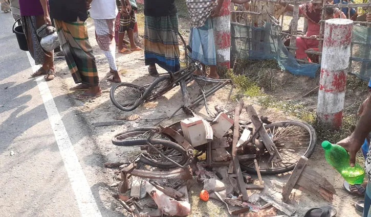 বাগেরহাটে ট্রাকচাপায় ভ্যানের ৩ যাত্রী নিহত