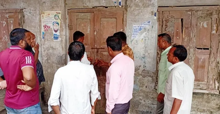 ভিজিডির বরাদ্দে দুর্গন্ধযুক্ত চাল, গুদামে তালা উপকারভোগীদের