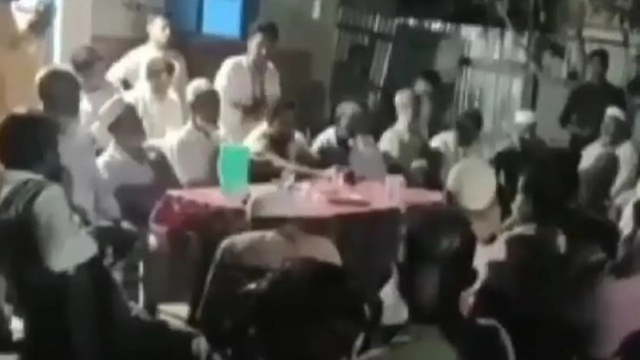 ব্রাহ্মণবাড়িয়ায় ভোটকেন্দ্রে অস্ত্র নিয়ে যেতে বললেন ইউপি মেম্বার