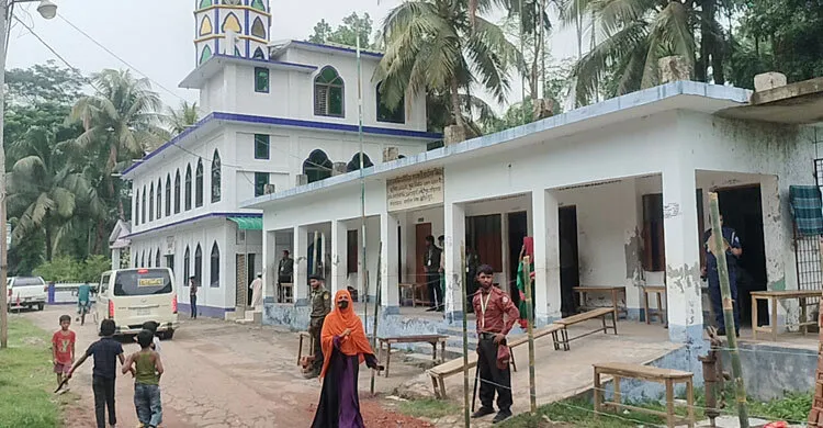 চার ঘণ্টায় ২০ শতাংশের কম ভোট পড়েছে: ইসি সচিব