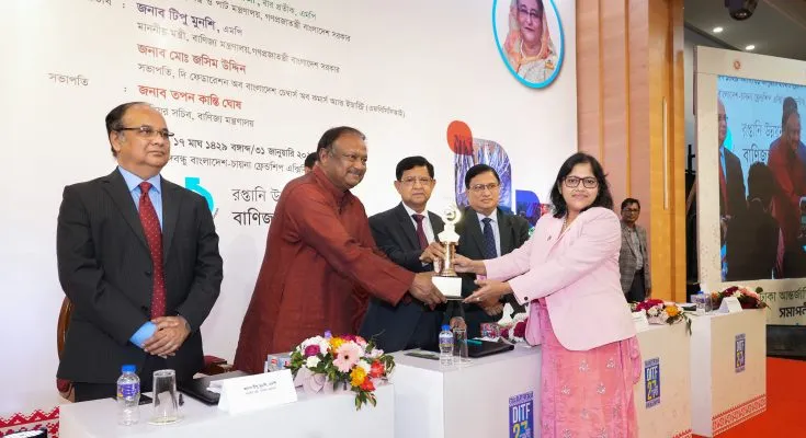 বাণিজ্য মেলায় সেরা স্টল ও ইনোভেশন পুরস্কার পেলো ওয়ালটন