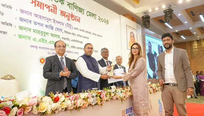 ঢাকা আন্তর্জাতিক বাণিজ্য মেলায় গোল্ড ট্রফি পেলো ওয়ালটন