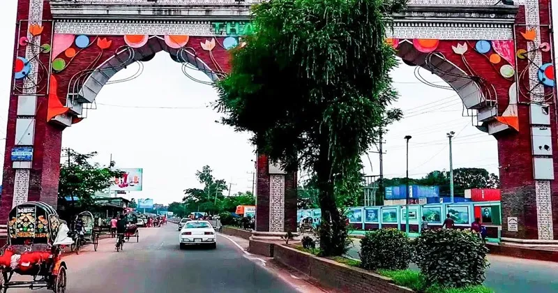 চট্টগ্রামে পিকআপে কাভার্ড ভ্যানের ধাক্কা, নিহত ৪