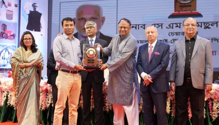 জাতীয় রপ্তানি ট্রফি পেল ওয়ালটন